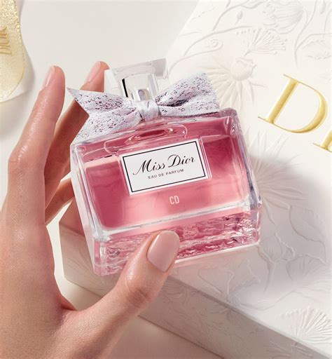 miss Dior engraving